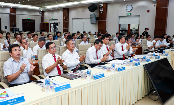 Trao giải Cuộc thi viết “50 năm thắp sáng niềm tin”