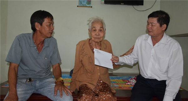 Thăm hỏi, chúc thọ người cao tuối nhân kỷ niệm 35 năm ngày Quốc tế người cao tuổi