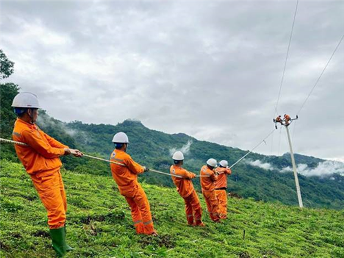 Người thợ điện giữ lửa nơi vùng cao