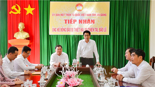 Công ty Điện lực An Giang ủng hộ, hỗ trợ đồng bào bị thiệt hại do thiên tai, bão lũ