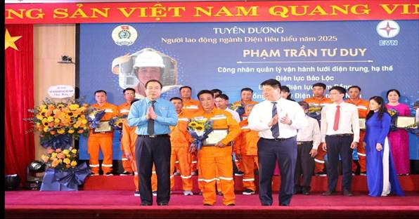 Anh Phạm Trần Tư Duy, vững chắc dòng điện quê nhà