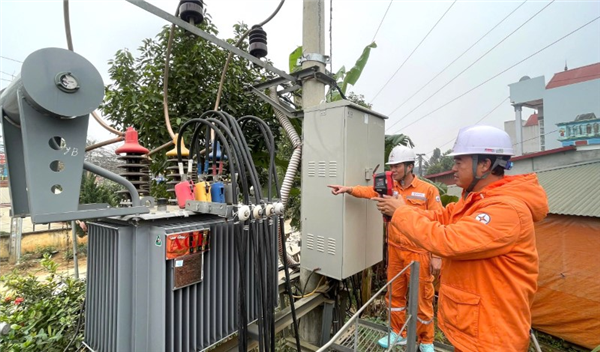 Thầm lặng giữ dòng điện sáng trong dịp nghỉ lễ đầu năm