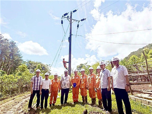 Lãnh đạo Công ty Điện lực Sơn La thăm hỏi, động viên CBCNV khắc phục sự cố sau bão lũ