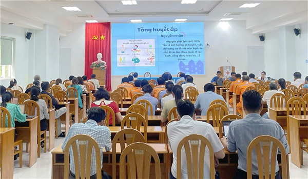 Công ty Điện lực Đồng Tháp tổ chức tọa đàm tư vấn sức khỏe cho người lao động năm 2026