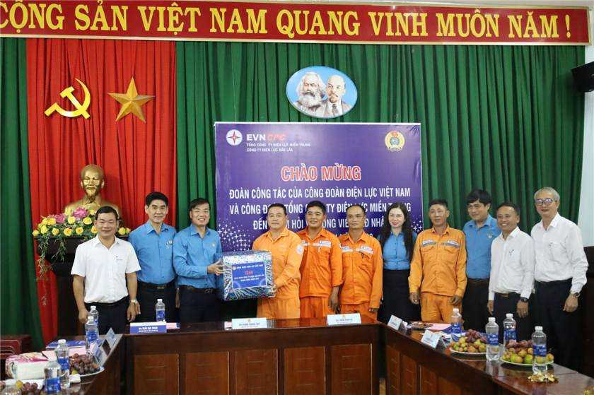 Tháng Công nhân: Nhiều hoạt động hướng về người lao động 