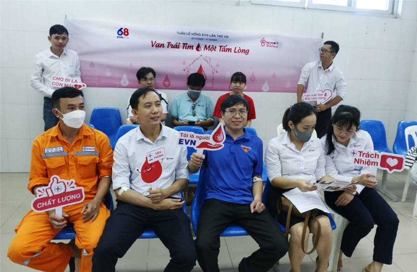 NHỮNG GIỌT MÁU HỒNG CỦA NGƯỜI THỢ ĐIỆN MIỀN NAM