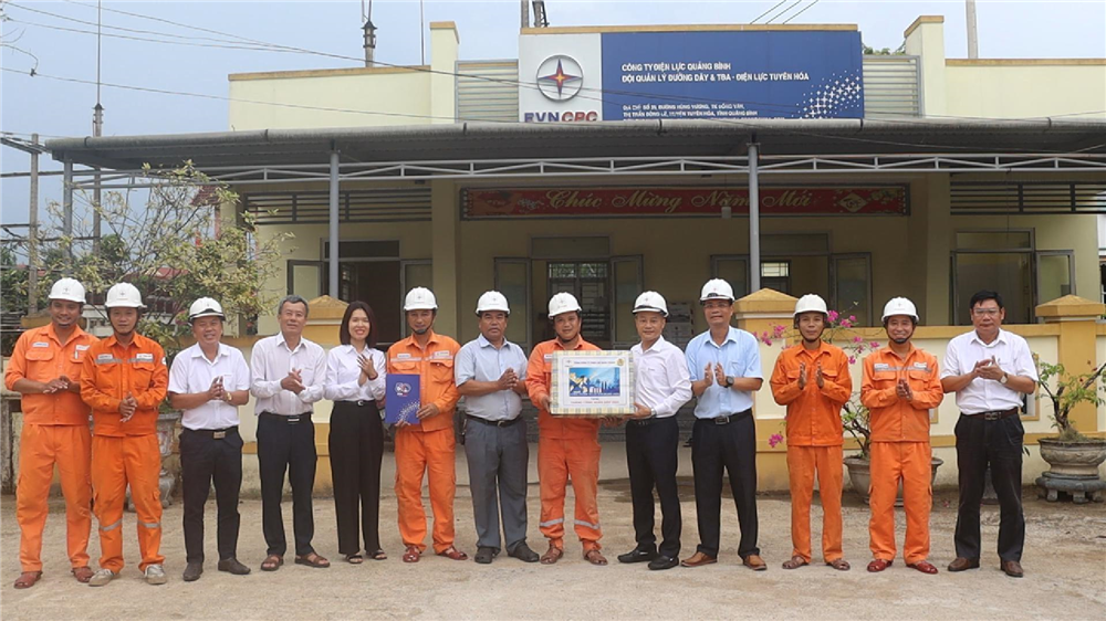 Công đoàn EVNCPC thăm hỏi người lao động PC Quảng Bình nhân Tháng công nhân năm 2025