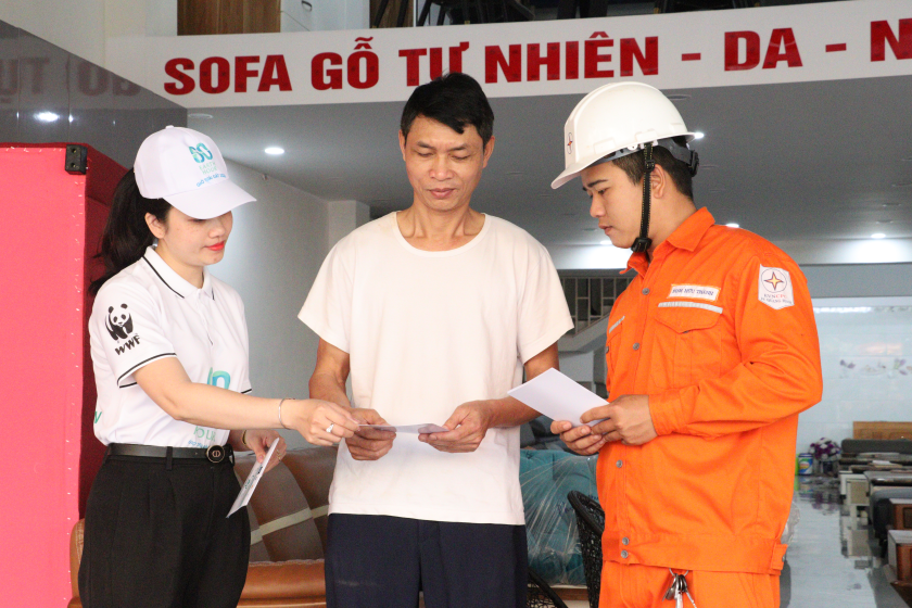 Người lao động PC Quảng Bình lan toả thông điệp Tiết kiệm điện - Thành thói quen