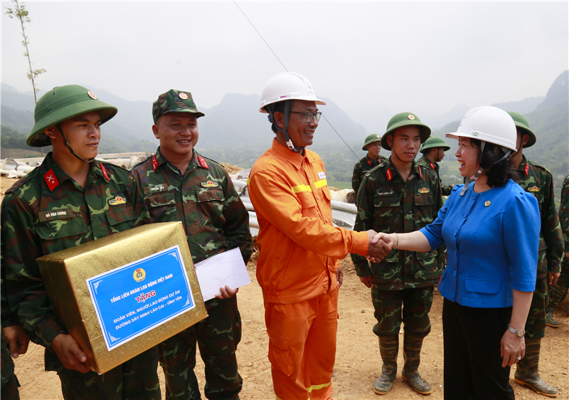 Tếp sức lực lượng thi công đường dây 500kV Lào Cai – Vĩnh Yên