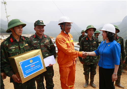 Tếp sức lực lượng thi công đường dây 500kV Lào Cai – Vĩnh Yên