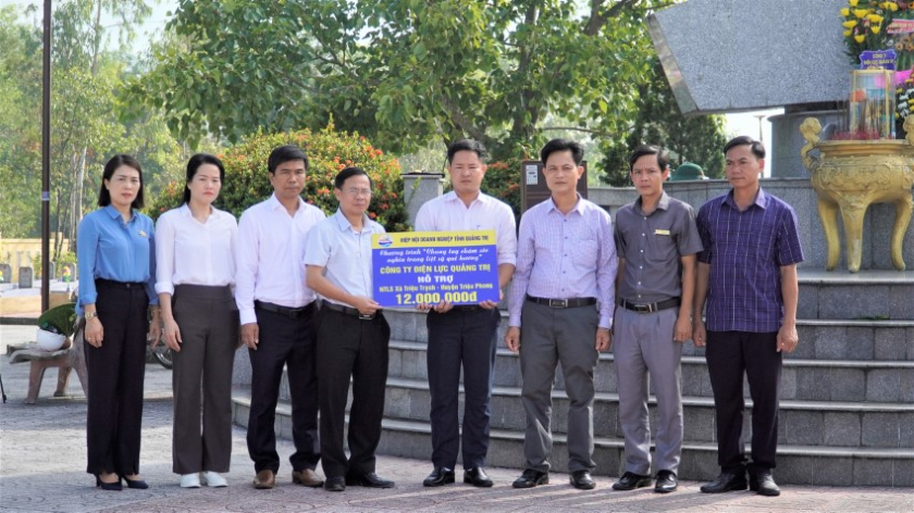 Công ty Điện lực Quảng Trị: Chung tay chăm sóc nghĩa trang liệt sĩ
