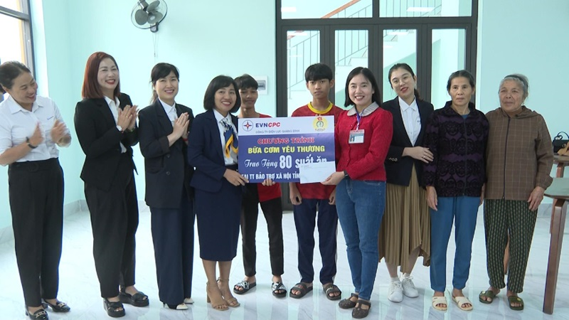 Nũ công PC Quảng Bình- Chia sẻ yêu thương