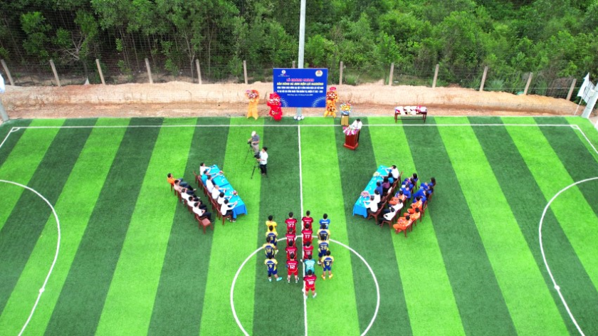 Khánh thành sân bóng đá mini do Công đoàn Điện lực Việt Nam trao tặng