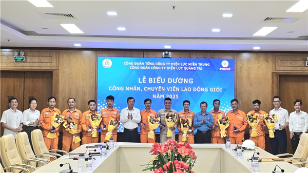 Công đoàn Công ty Điện lực Quảng Trị tuyên dương công nhân lao động giỏi
