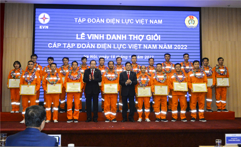 Tập đoàn Điện lực Việt Nam vinh danh 122 thợ giỏi