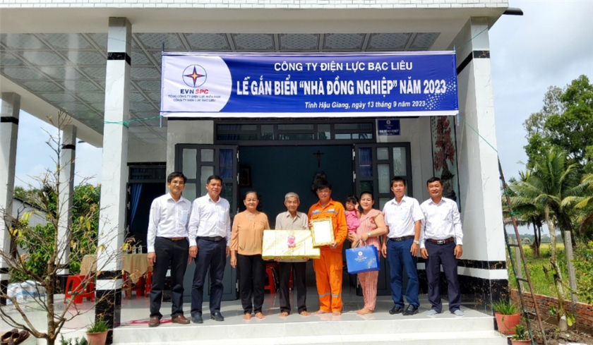 MÁI ẤM CÔNG ĐOÀN- ẤM ÁP NGHĨA TÌNH CÁN BỘ VÙNG XA
