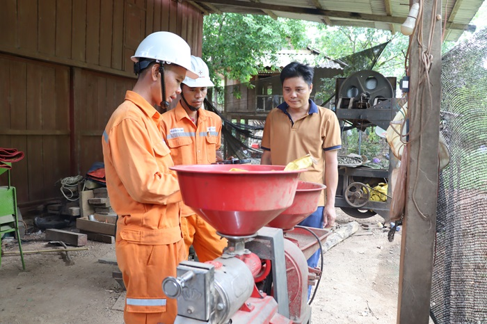 Điện về bản Eo bì-Chút mút